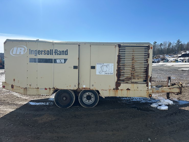 #60115-•-ingersoll-rand-1070-towable-air-compressor-image-6