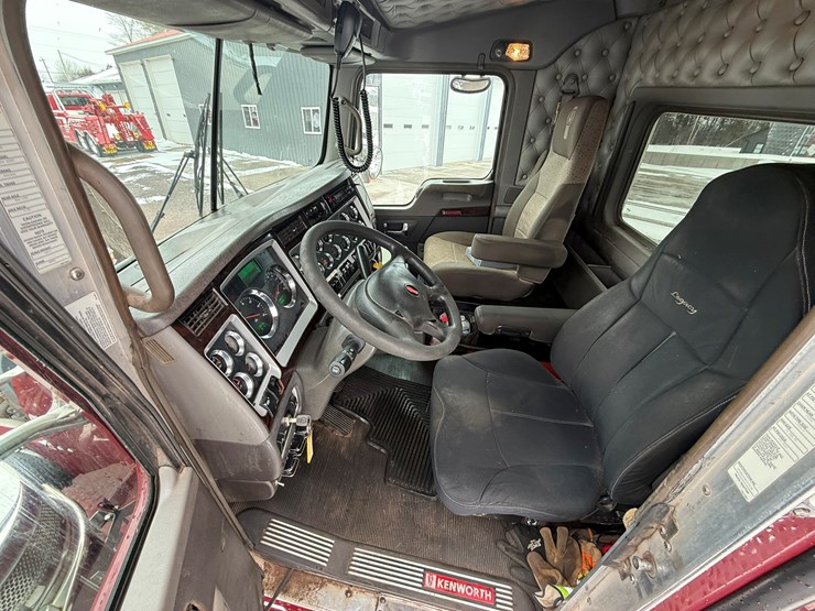 2011-kenworth-t800-image-56