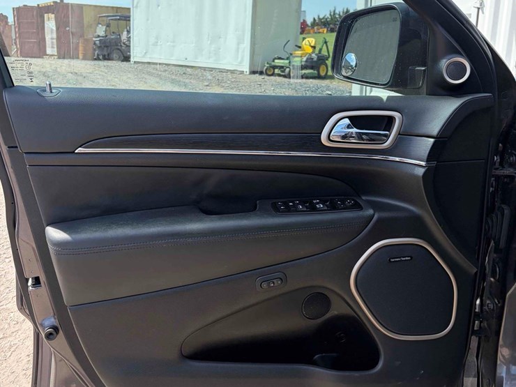 2015-jeep-grand-cherokee-image-14