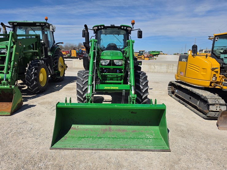 2021-john-deere-6140m-image-2