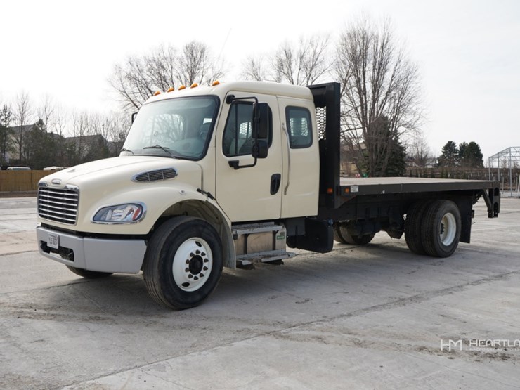 2023-freightliner-m2-106-image-1
