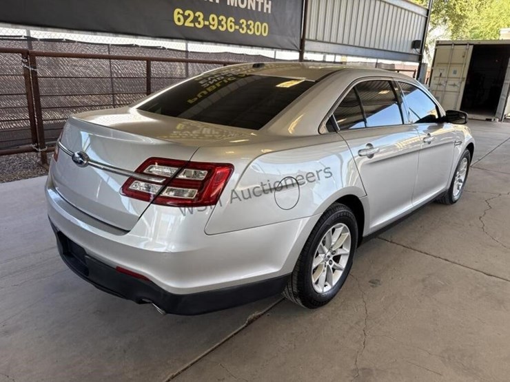 2013-ford-taurus-sdn-image-7