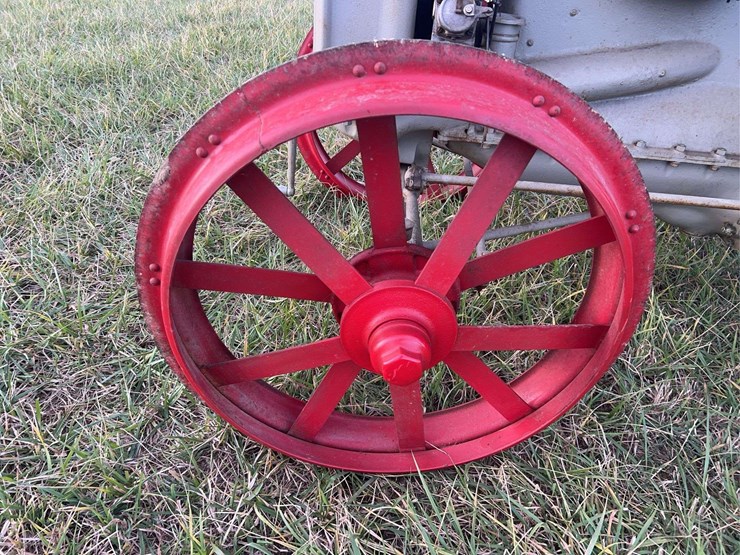 brand-new-never-used-1925-fordson-tractor-image-14