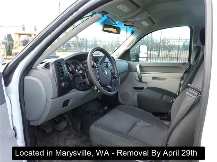 2014-chevrolet-3500-image-8