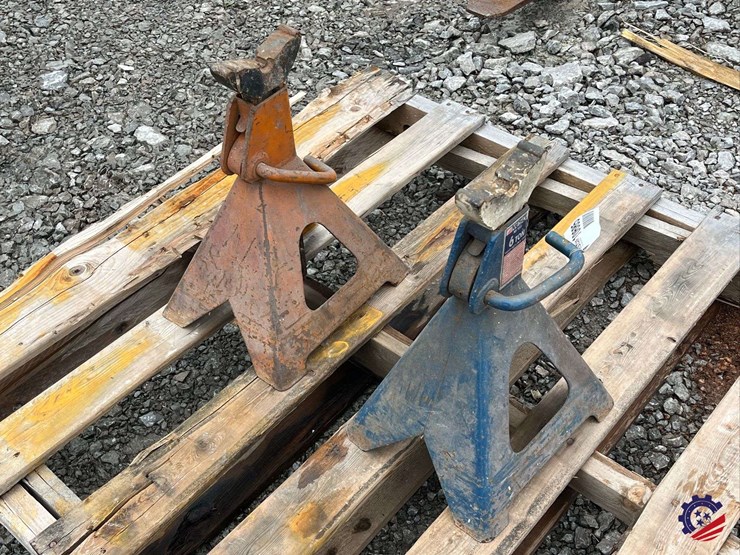 (2)-nesco-heavy-duty/-6t-adjustable-jackstands-image-1