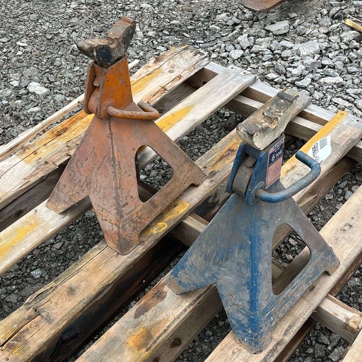 (2) NESCO Heavy Duty/ 6T Adjustable Jackstands