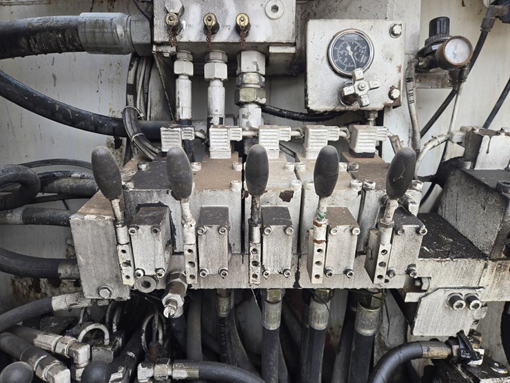 massey-ferguson-8-image-19