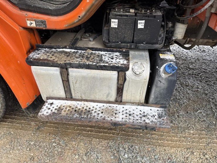 2016-massey-ferguson-8-image-35