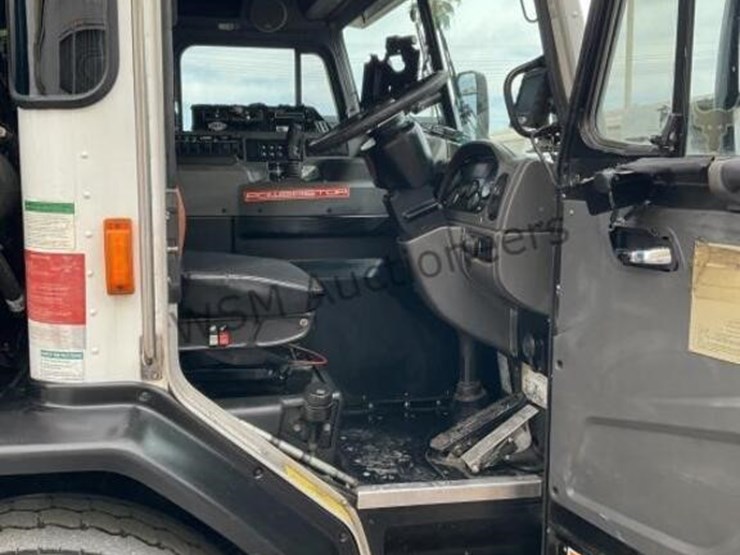 2018-peterbilt-520-image-26