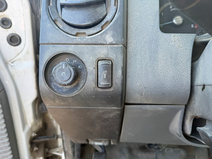 2012-ford-f550-xl-image-38