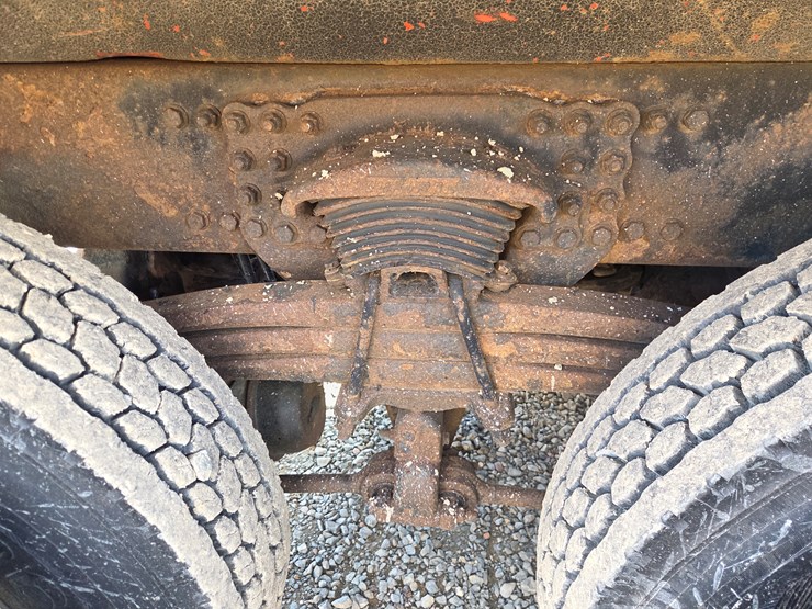 2005-massey-ferguson-8-image-35