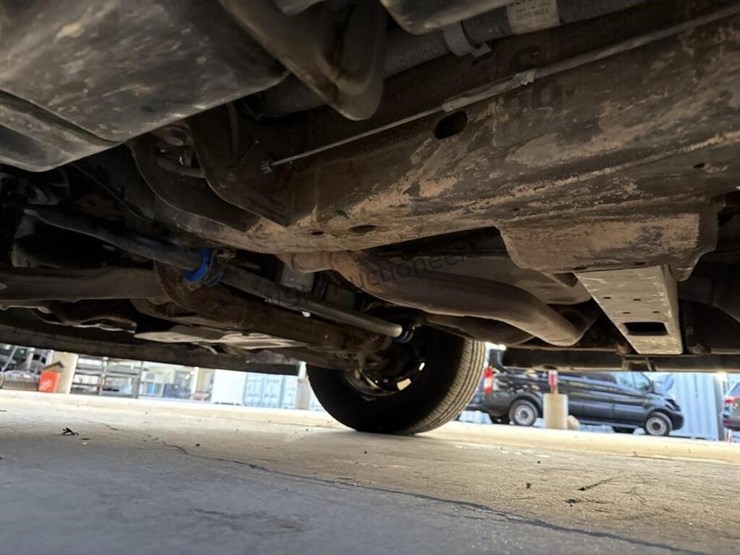 2013-chevrolet-tahoe-image-25