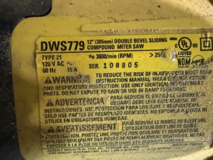 dewalt-12"-double-bevel-sliding-compound-miter-saw-image-3