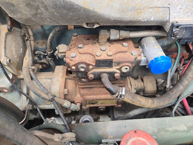 1992-massey-ferguson-8-image-52