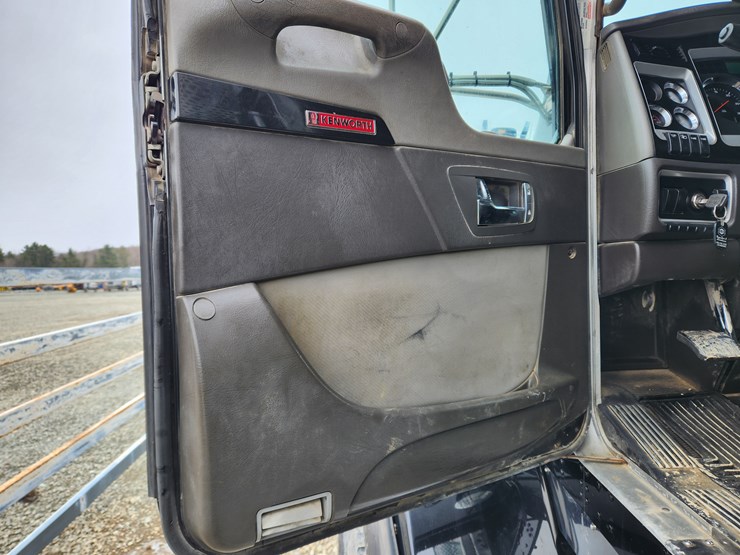 2014-kenworth-t800-image-18