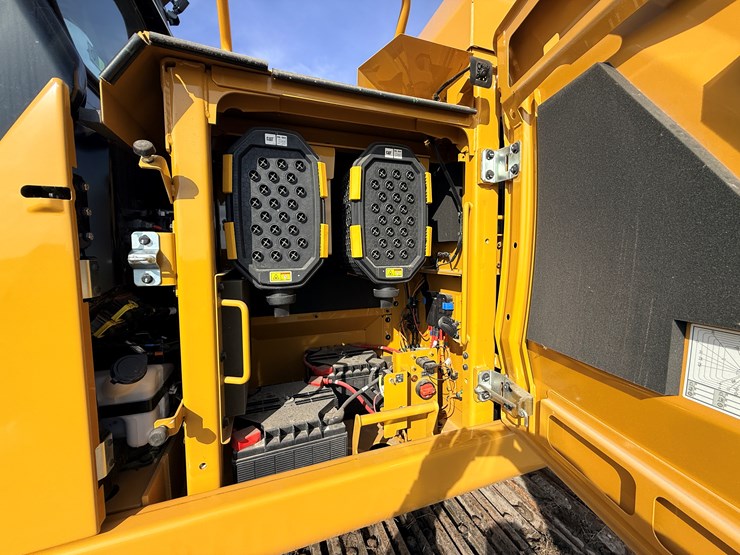 #1968-•-caterpillar-excavator-image-32