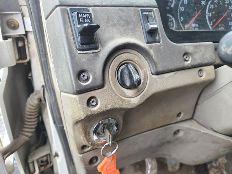 2001-massey-ferguson-8-image-60