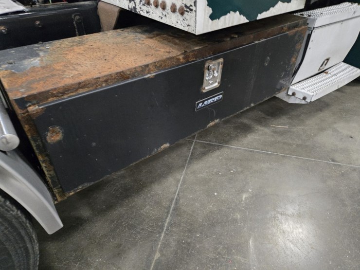 2017-kenworth-t680-image-27