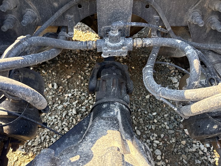 #2199-•-2020-international-a26-sleeper-cab-truck-tractor-image-33