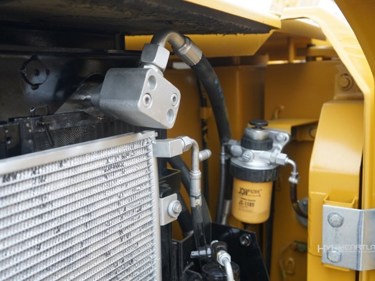 2014-caterpillar-305.5e-image-37