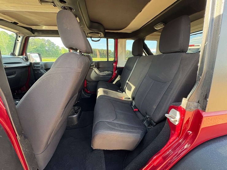 2013-jeep-wrangler-sport-image-15