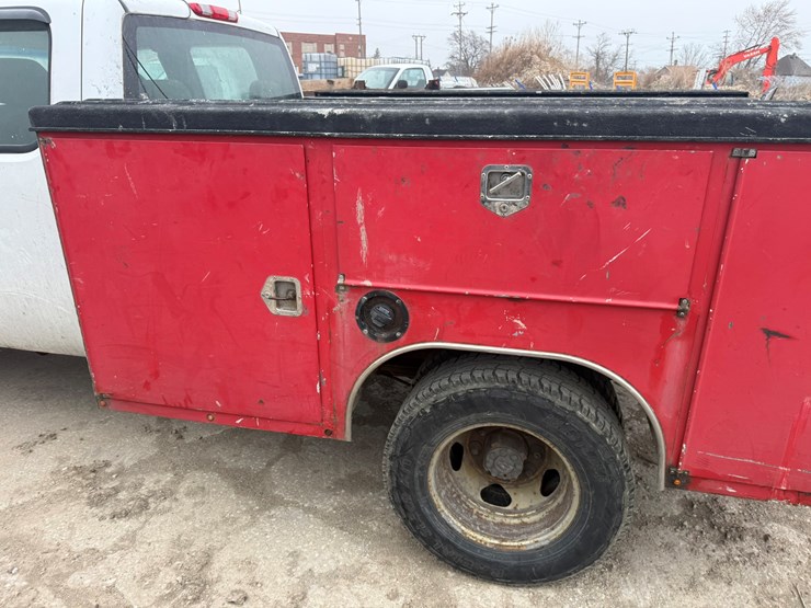 2012-chevrolet-3500-image-10