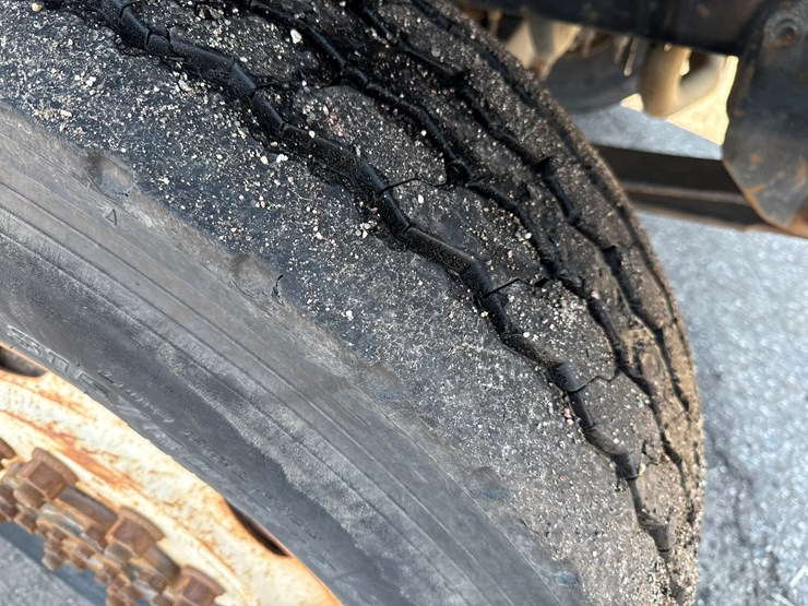 2010-international-7400-image-65