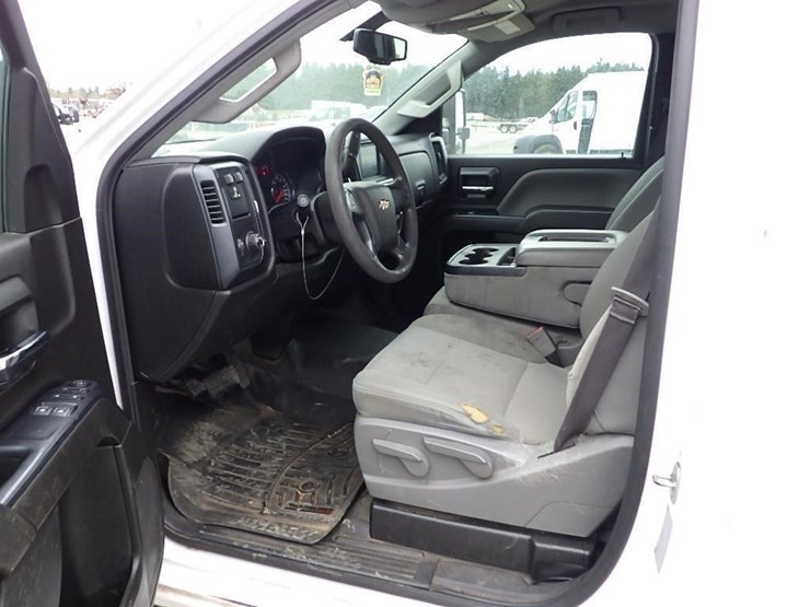 2017-chevrolet-2500-image-24