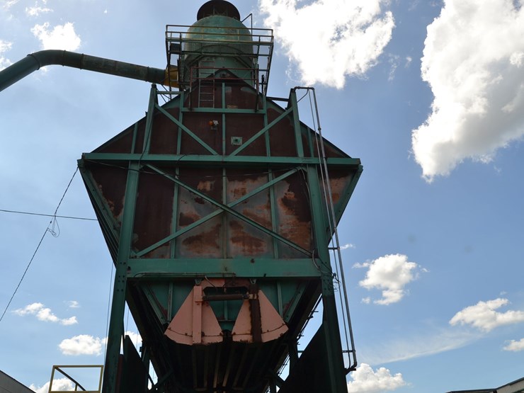 approx-120-unit-4-section-chip-bin-w/-15hp-hydralic-power-pack-w/-steps-&-catwalk-image-9