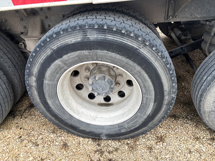 2004-kenworth-w900-image-100