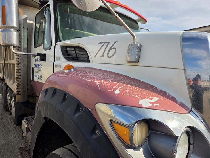 2012-international-7600-image-11