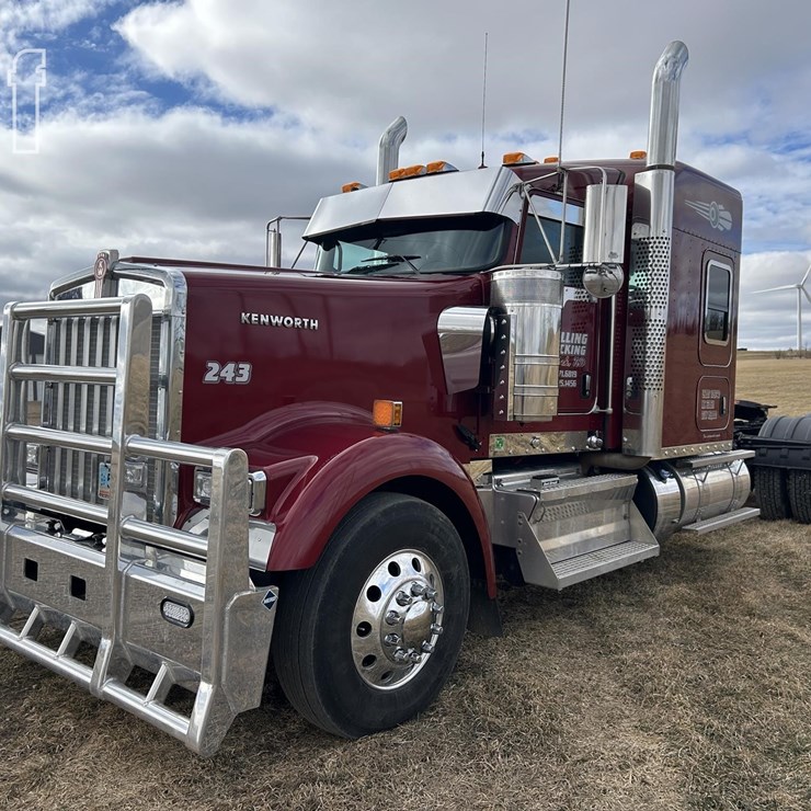 2025 KENWORTH W900
