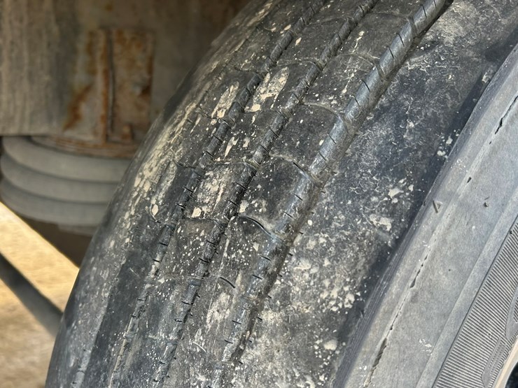 #2237-•-2006-mack-tri-axle-concrete-placement-truck-image-88