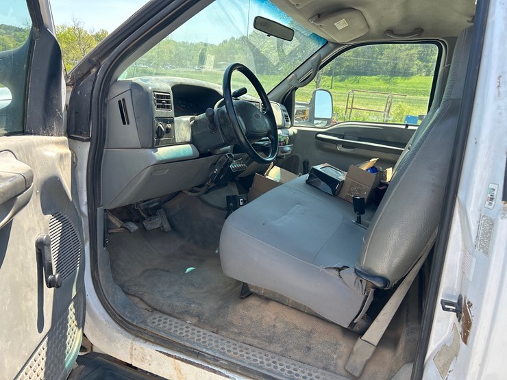 2002-ford-f550-image-13