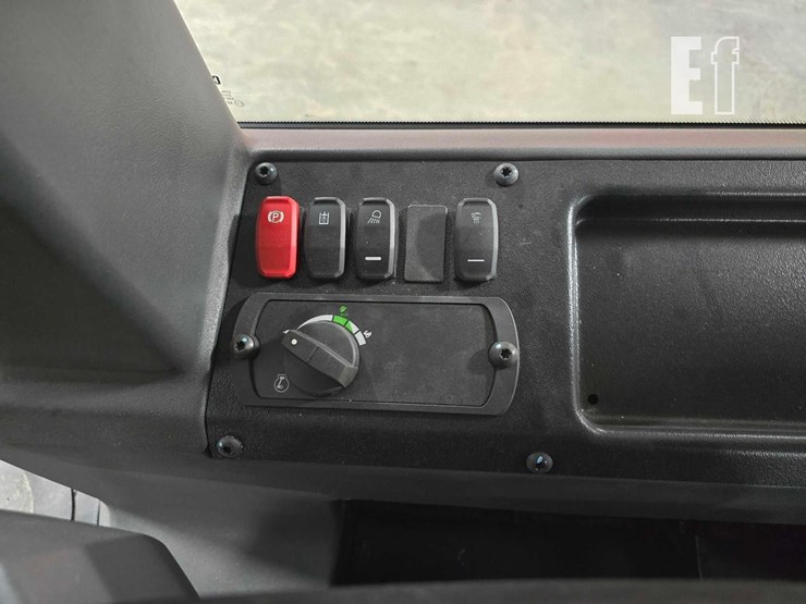 2002-caterpillar-d3-lgp-image-18