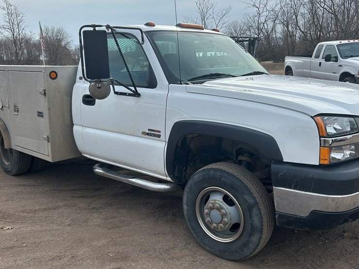 2004-chevrolet-3500-image-7