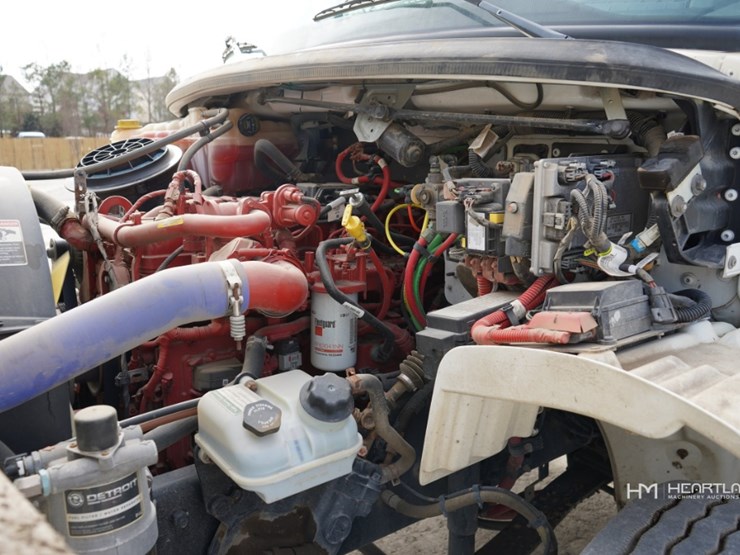 2023-freightliner-m2-106-image-21