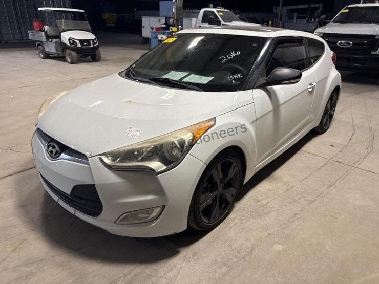 2016-hyundai-veloster-coupe-image-4