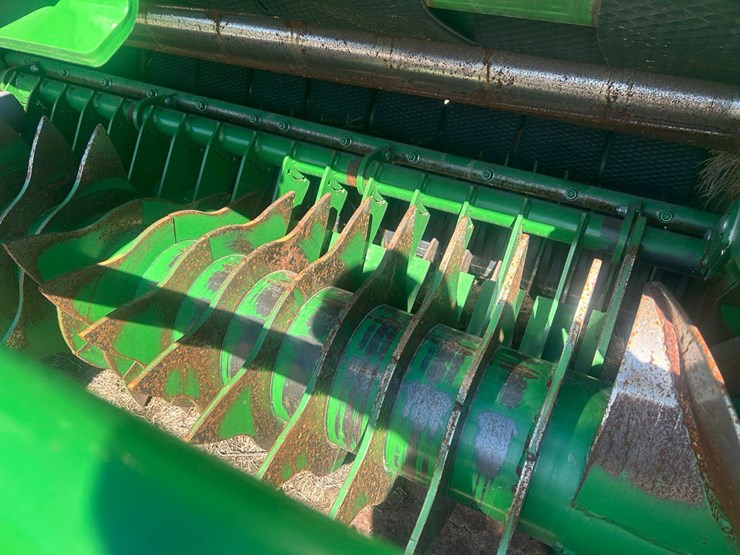 2024-john-deere-561r-image-15