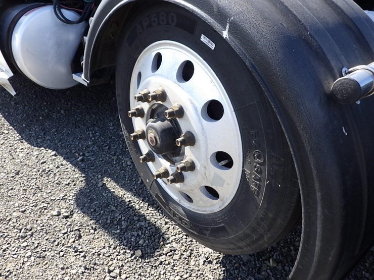 2018-freightliner-cascadia-125-image-35