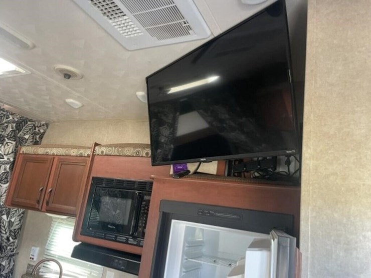 2014-forest-river-26’-puma-toy-hauler-rv-travel-image-17