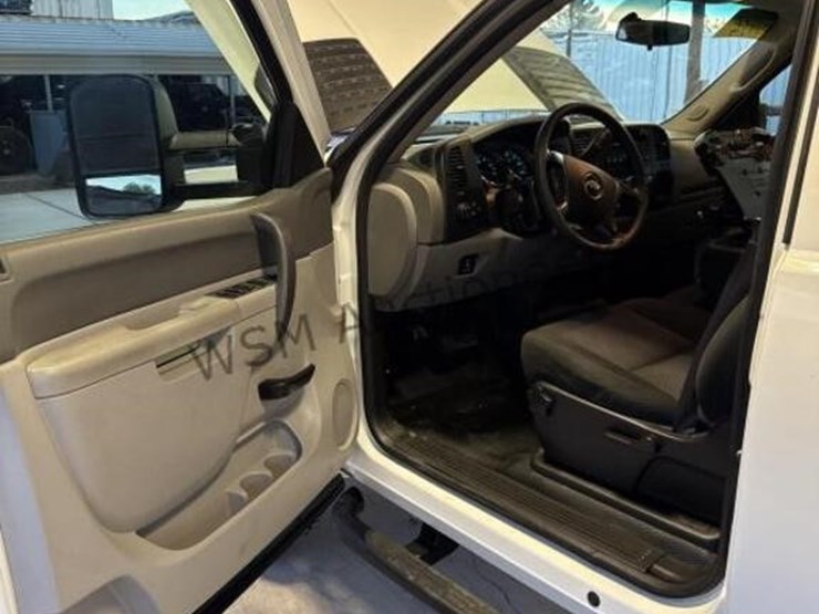 2014-chevrolet-silverado-2500hd-image-23