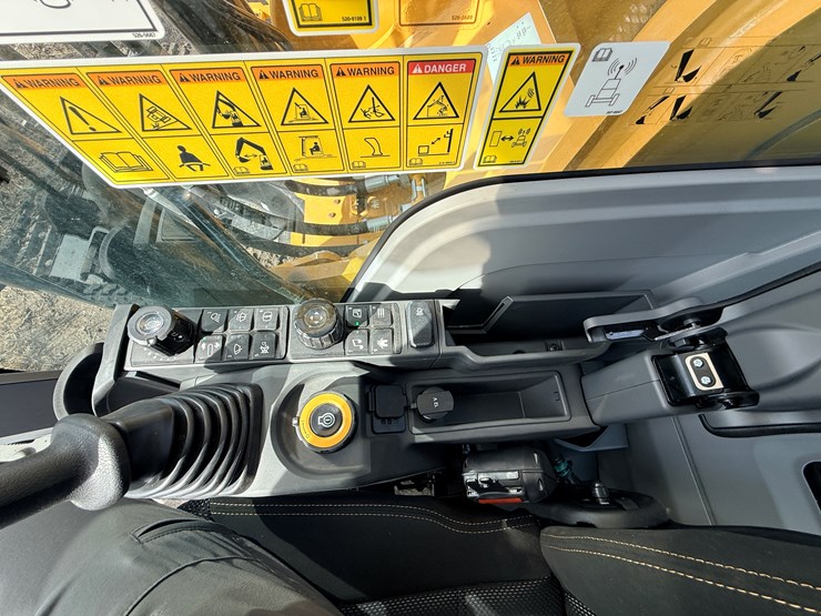 #1968-•-caterpillar-excavator-image-58