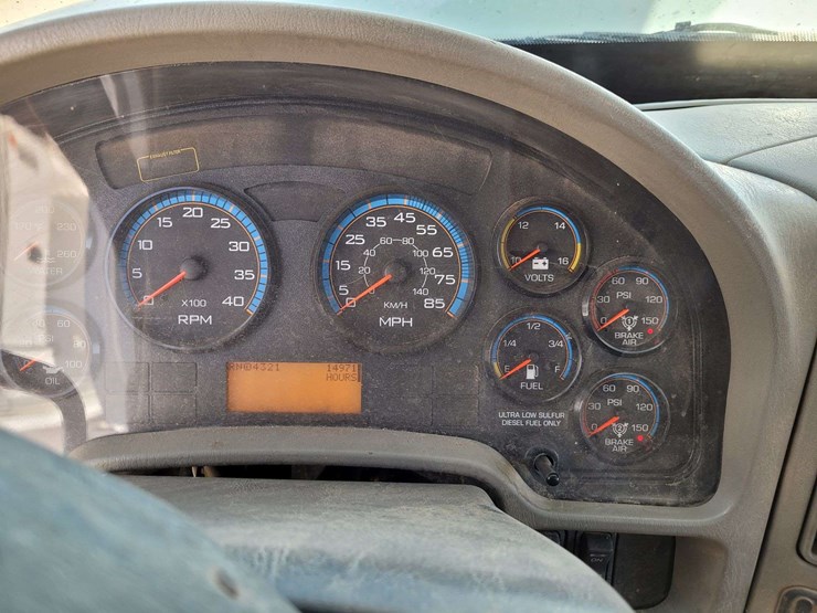 2012-international-7400-image-28