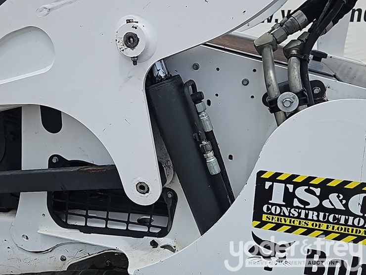 2019-bobcat-t740-image-21