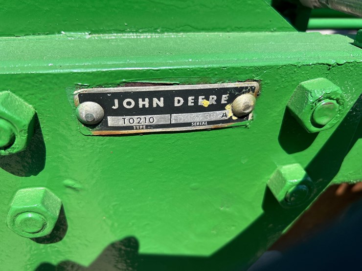 john-deere-210-image-10