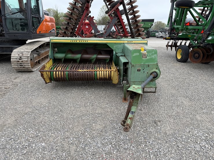 john-deere-337-image-2