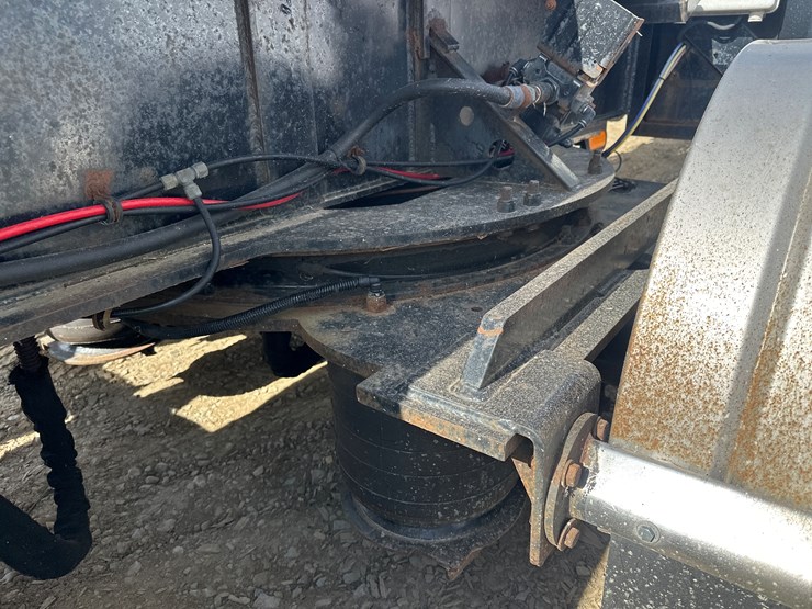 2010-massey-ferguson-8-image-35