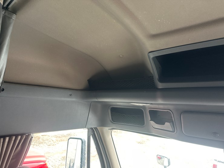 2017-massey-ferguson-8-image-46