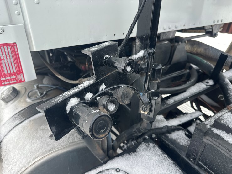 2009-caterpillar-c13-image-18